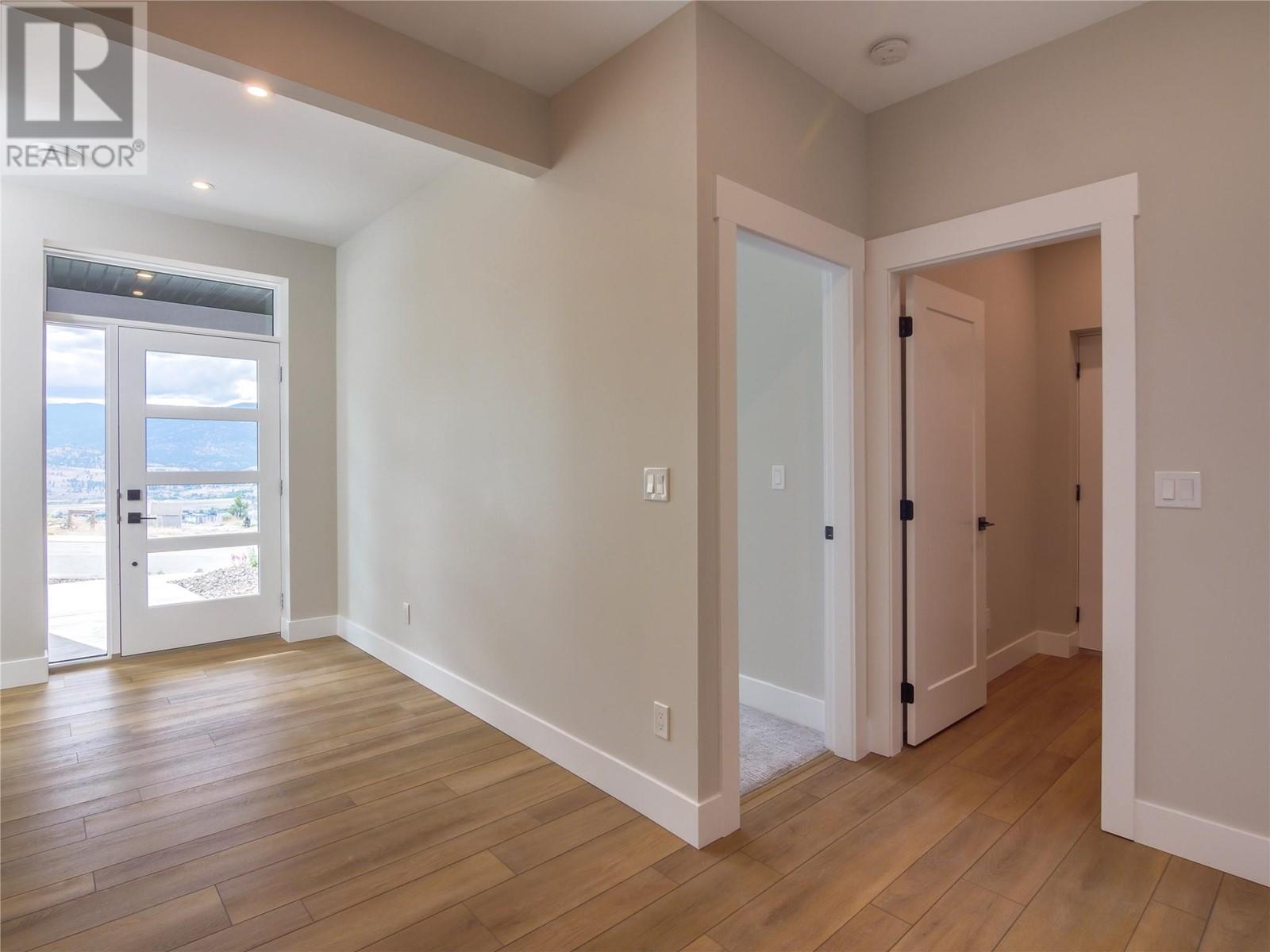 2752 Hawthorn Drive, Penticton, British Columbia  V2A 0C2 - Photo 4 - 10320700