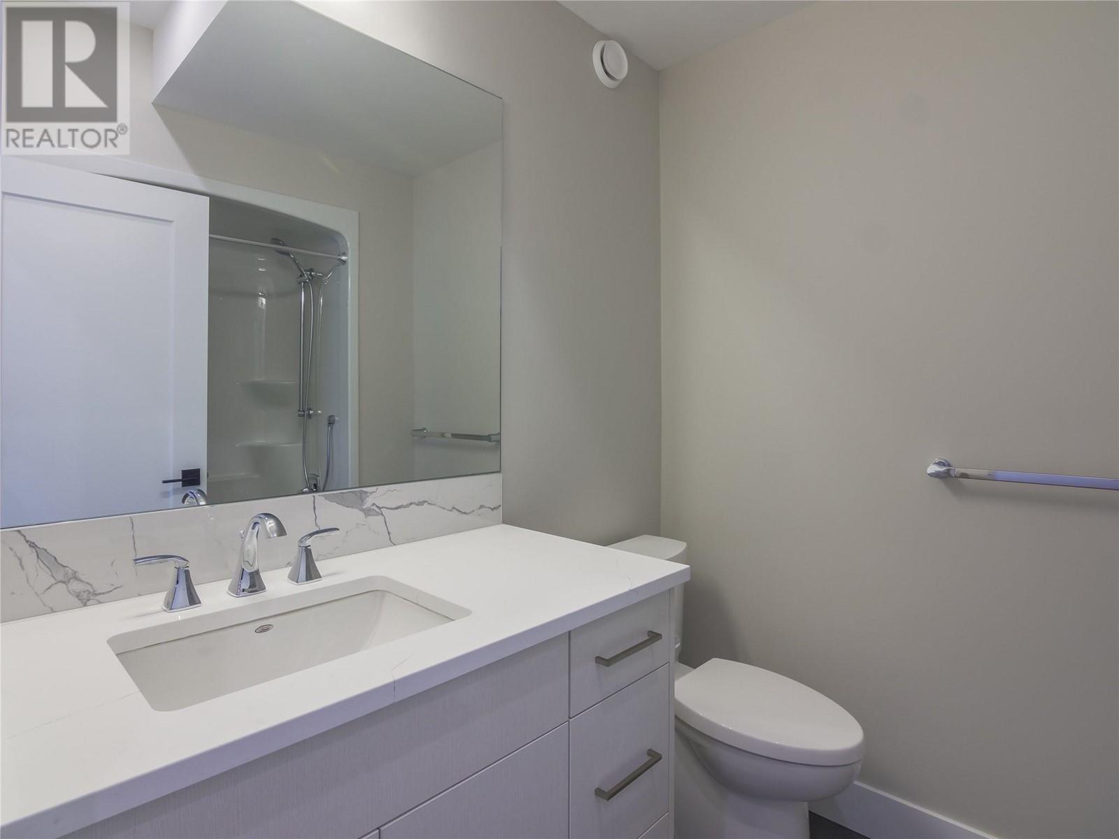 2752 Hawthorn Drive, Penticton, British Columbia  V2A 0C2 - Photo 6 - 10320700