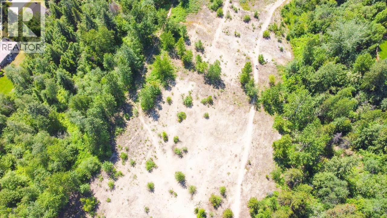 3300 10th Avenue, Castlegar, British Columbia  V1N 3A5 - Photo 2 - 2479162