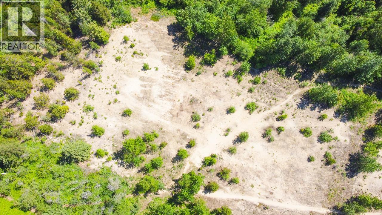 3300 10th Avenue, Castlegar, British Columbia  V1N 3A5 - Photo 3 - 2479162