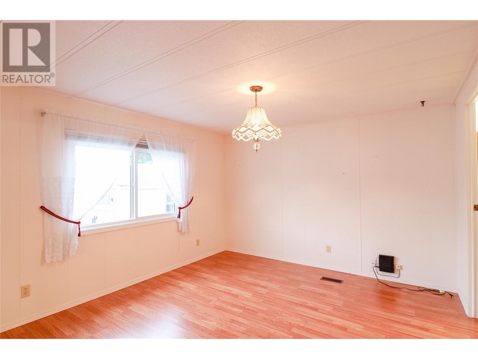 999 Burnaby Avenue Unit# 11, Penticton, British Columbia  V2A 1G7 - Photo 11 - 10324079