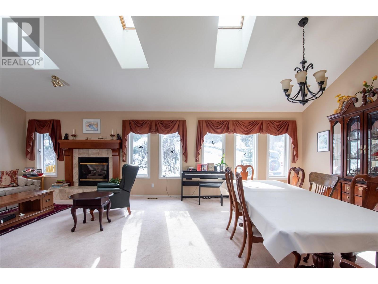 9292 Kokanee Road, Vernon, British Columbia  V1H 1K4 - Photo 10 - 10325211