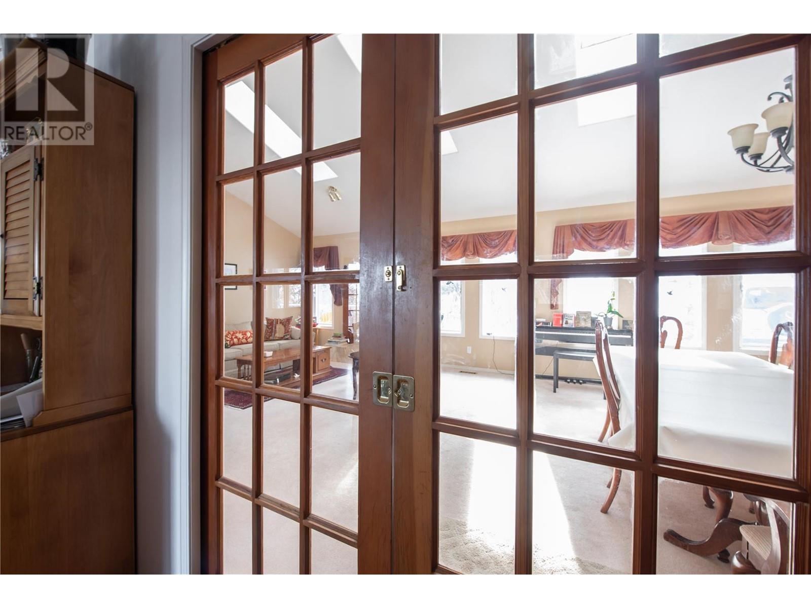 9292 Kokanee Road, Vernon, British Columbia  V1H 1K4 - Photo 12 - 10325211