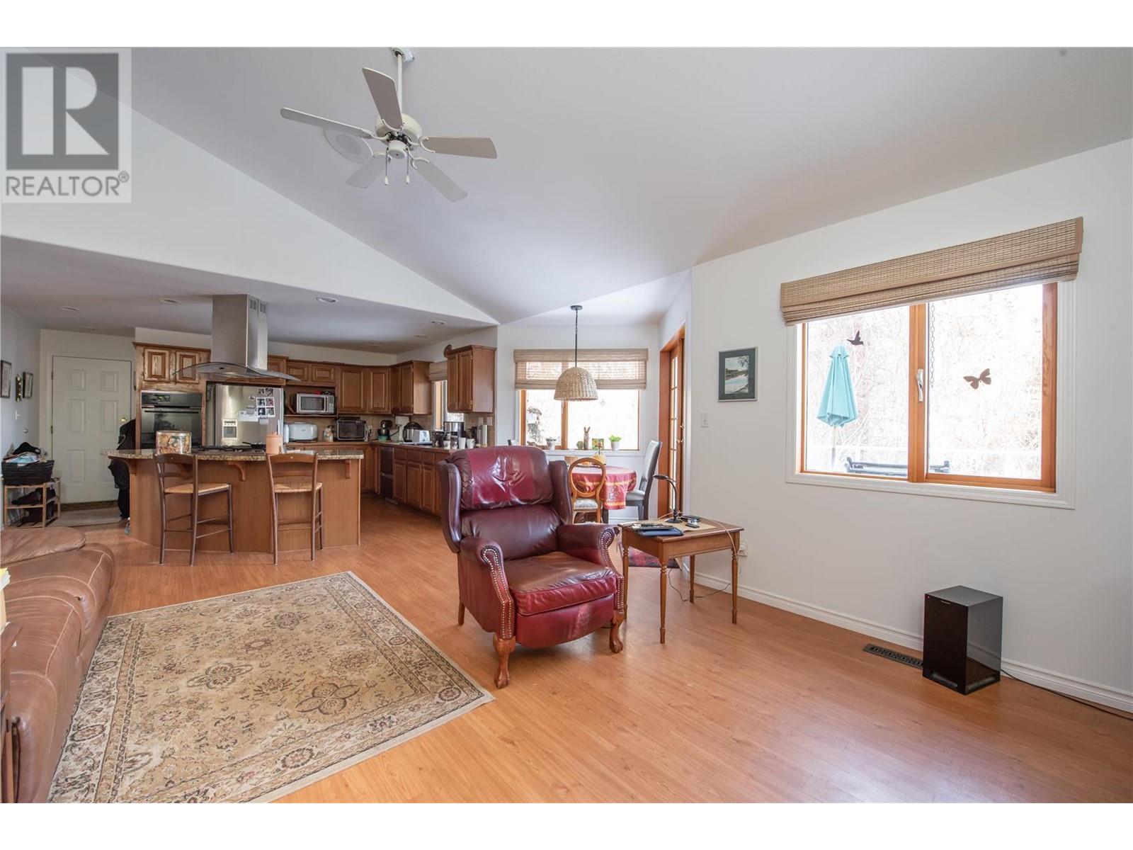 9292 Kokanee Road, Vernon, British Columbia  V1H 1K4 - Photo 15 - 10325211