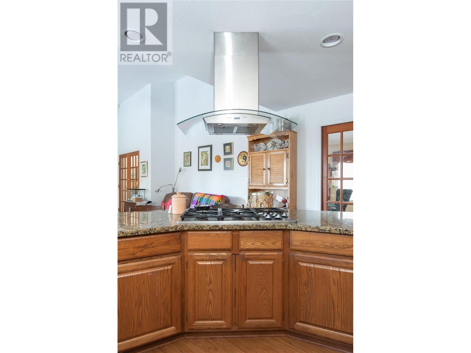 9292 Kokanee Road, Vernon, British Columbia  V1H 1K4 - Photo 18 - 10325211