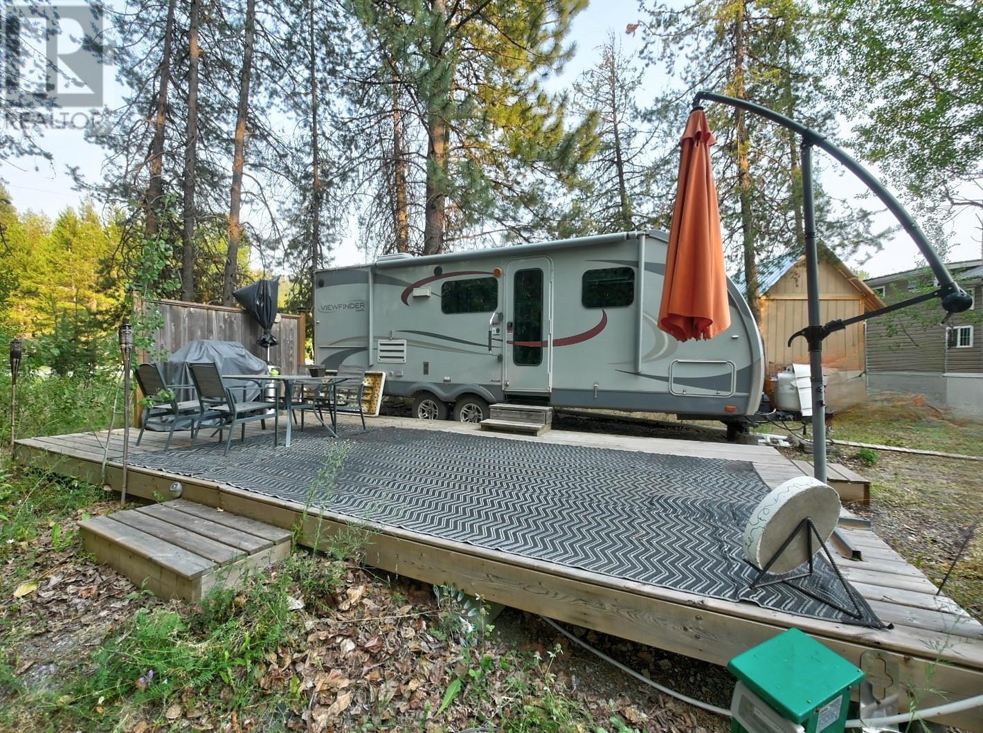 8202 Livesly Road Unit# 2, Yahk, British Columbia  V0B 2P0 - Photo 3 - 2479862