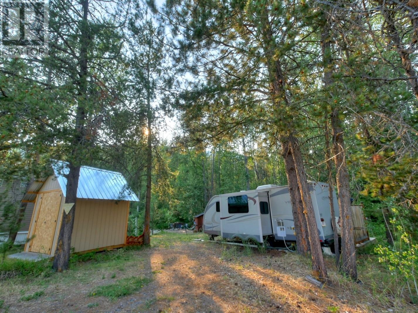 8202 Livesly Road Unit# 2, Yahk, British Columbia  V0B 2P0 - Photo 4 - 2479862