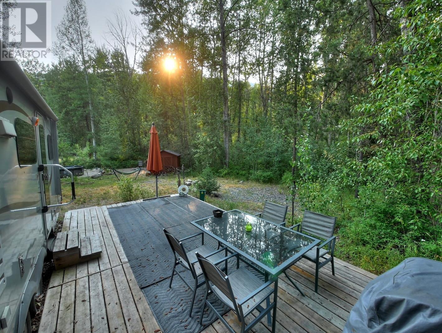 8202 Livesly Road Unit# 2, Yahk, British Columbia  V0B 2P0 - Photo 5 - 2479862