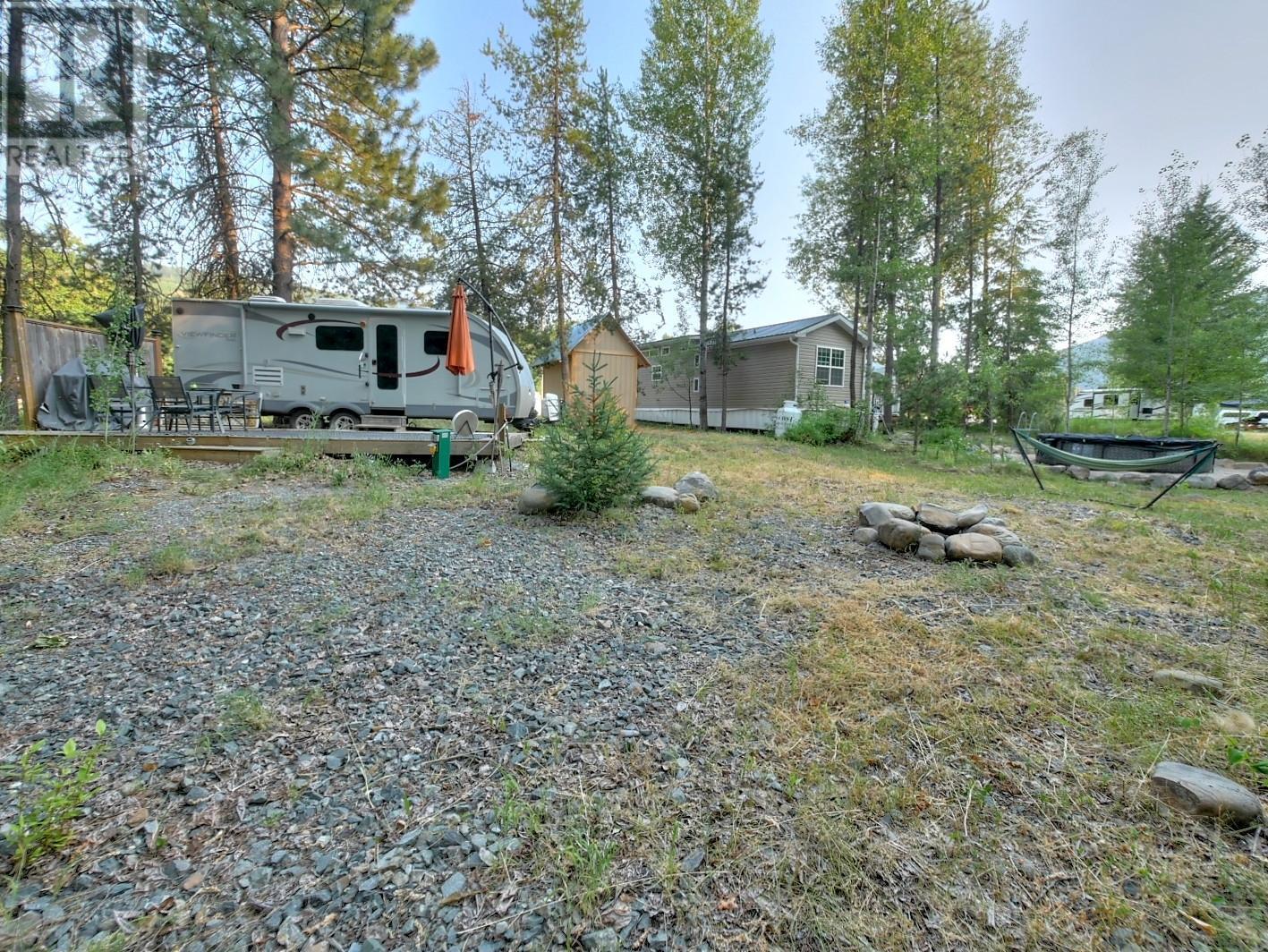 8202 Livesly Road Unit# 2, Yahk, British Columbia  V0B 2P0 - Photo 8 - 2479862