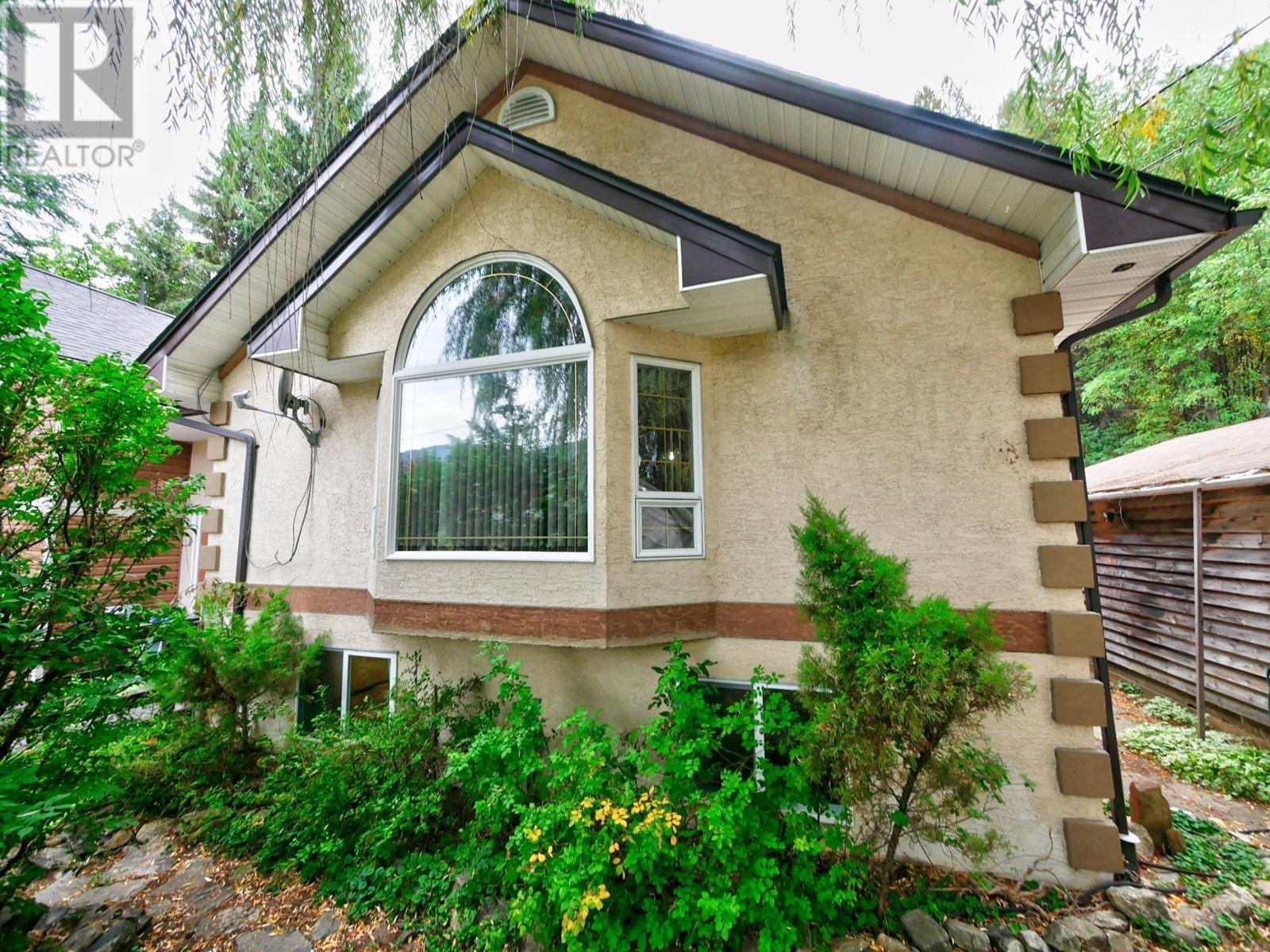 930 China Creek Road, Genelle, British Columbia  V0G 1G0 - Photo 11 - 2480016