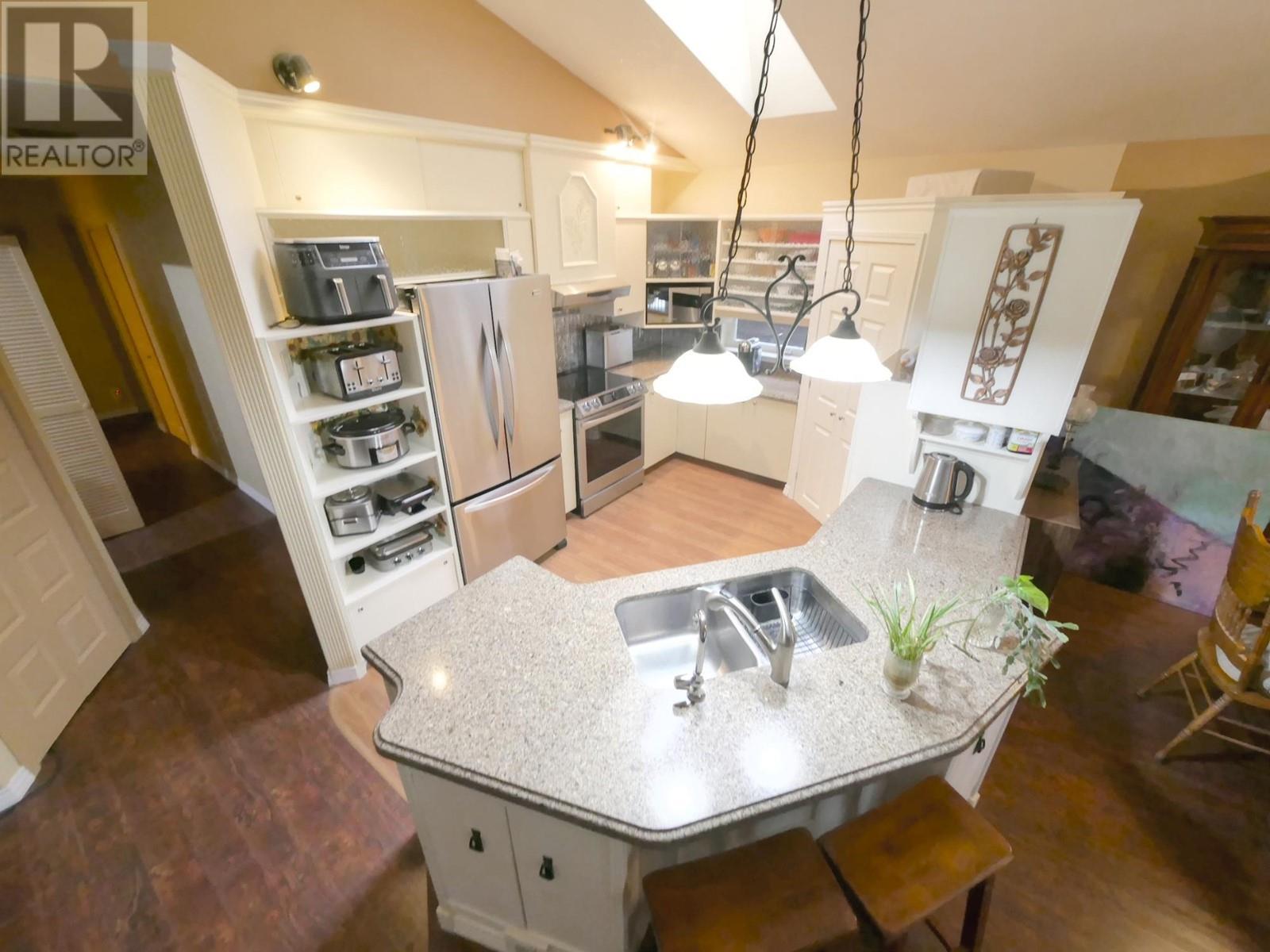 930 China Creek Road, Genelle, British Columbia  V0G 1G0 - Photo 2 - 2480016