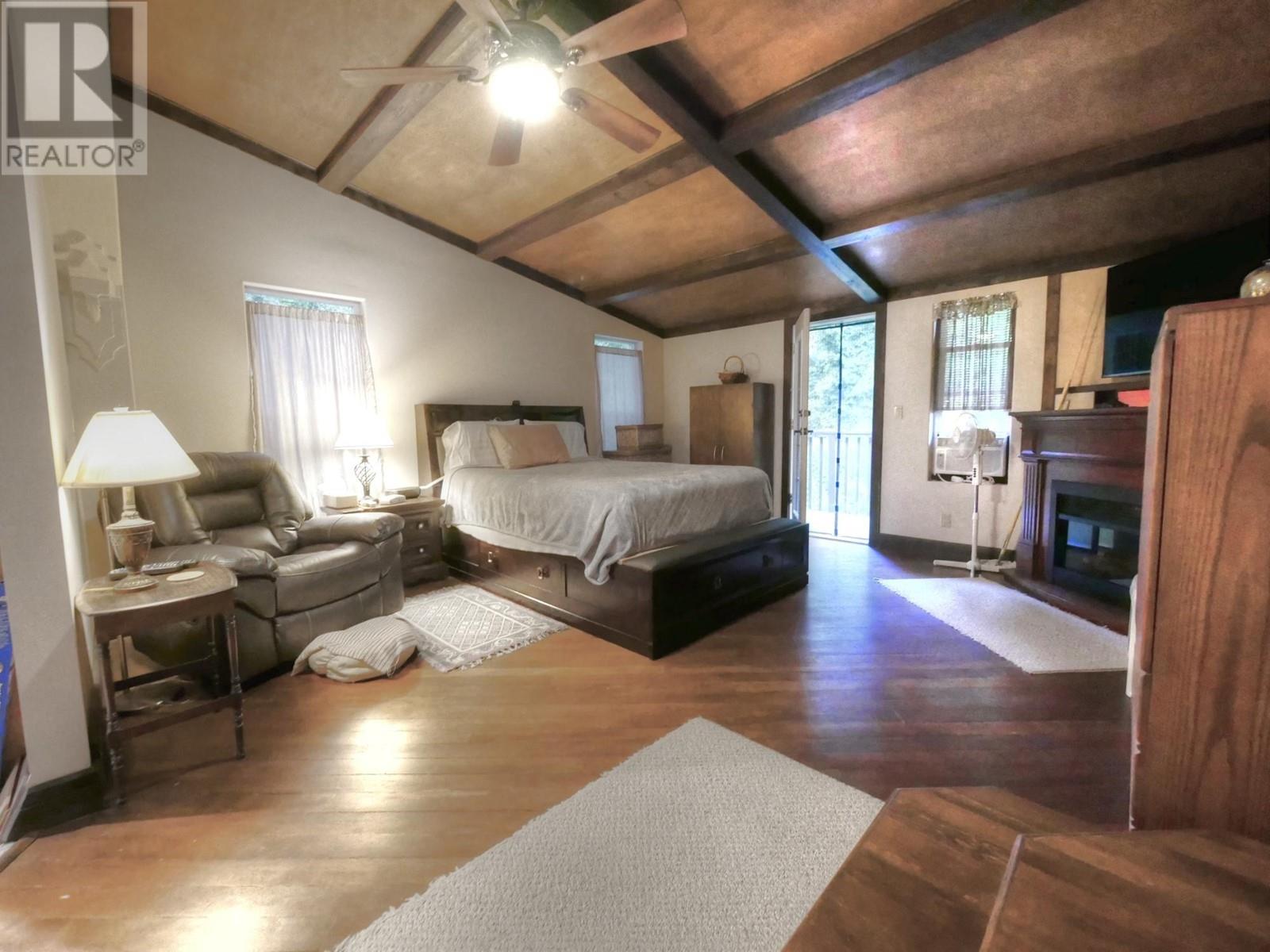 930 China Creek Road, Genelle, British Columbia  V0G 1G0 - Photo 4 - 2480016