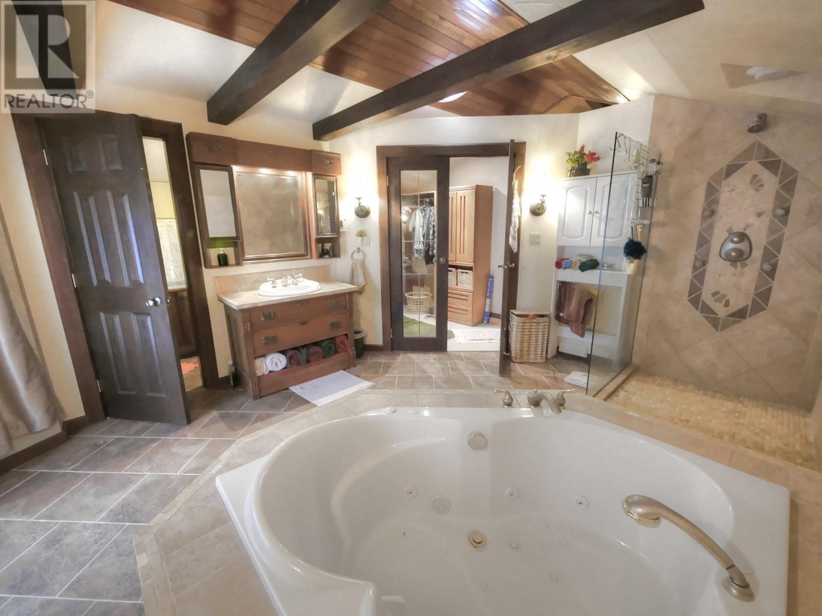 930 China Creek Road, Genelle, British Columbia  V0G 1G0 - Photo 5 - 2480016