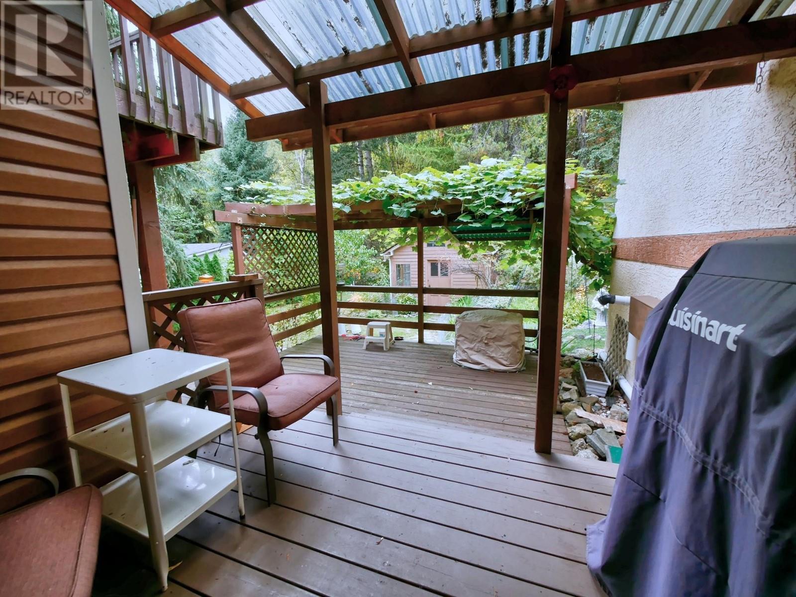 930 China Creek Road, Genelle, British Columbia  V0G 1G0 - Photo 9 - 2480016