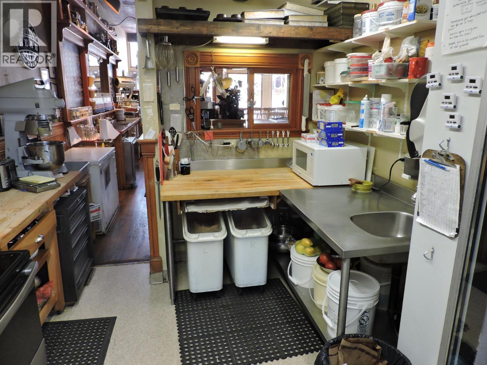 325 Copper Avenue S, Greenwood, British Columbia  V0H 1J0 - Photo 27 - 2480087