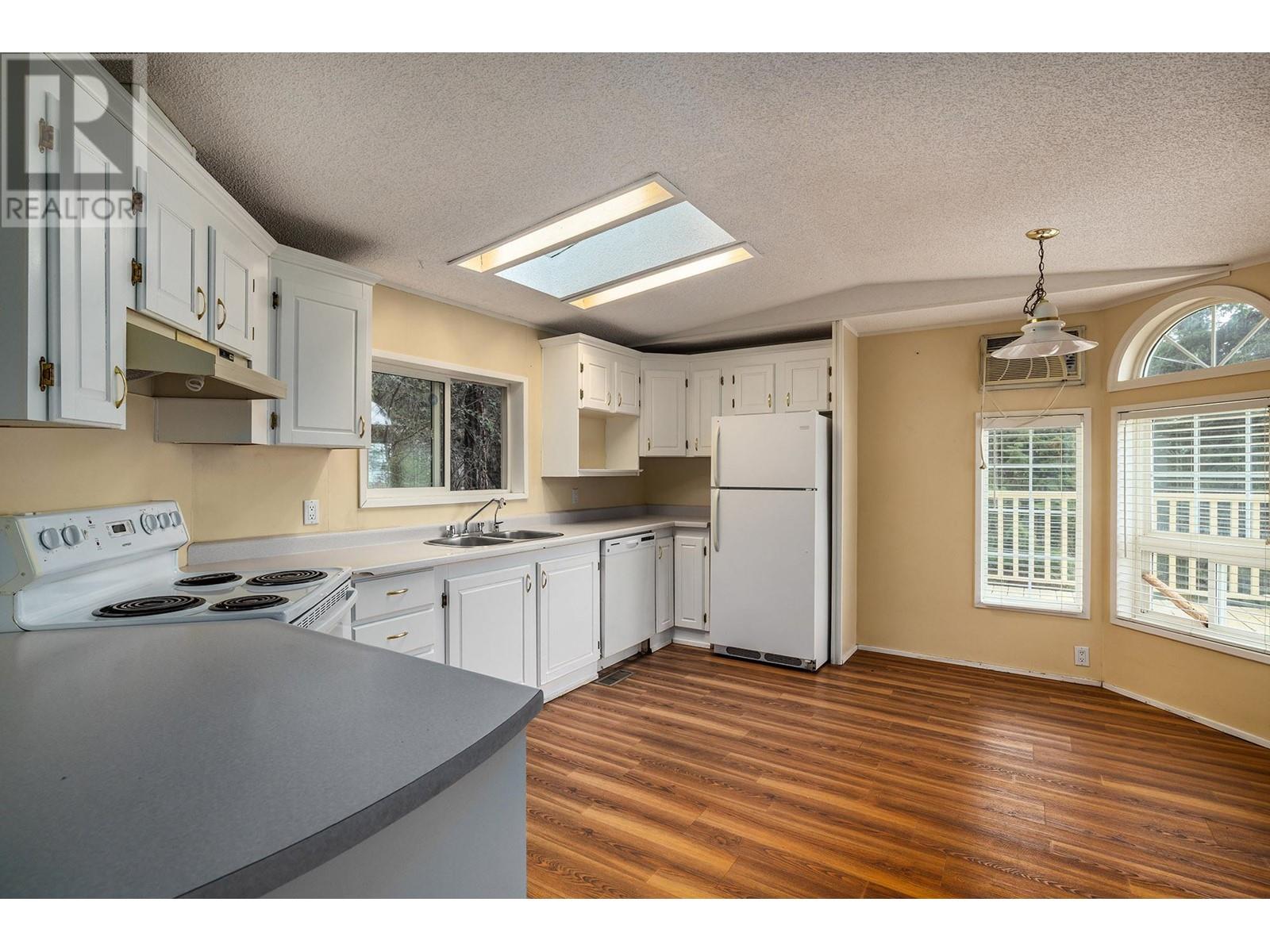 6439 Farmers Drive, Kelowna, British Columbia  V1P 1A2 - Photo 3 - 10326447