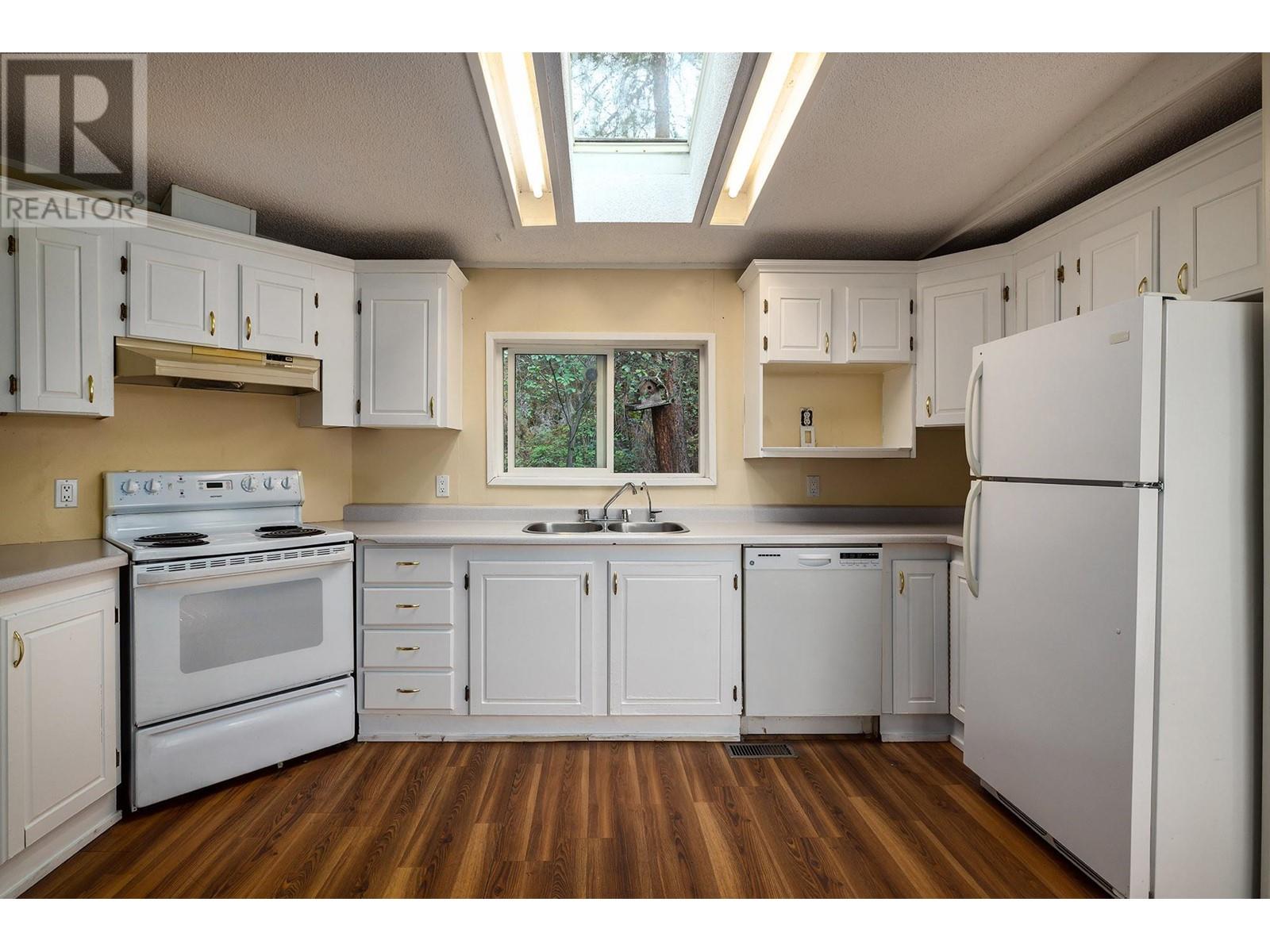 6439 Farmers Drive, Kelowna, British Columbia  V1P 1A2 - Photo 4 - 10326447