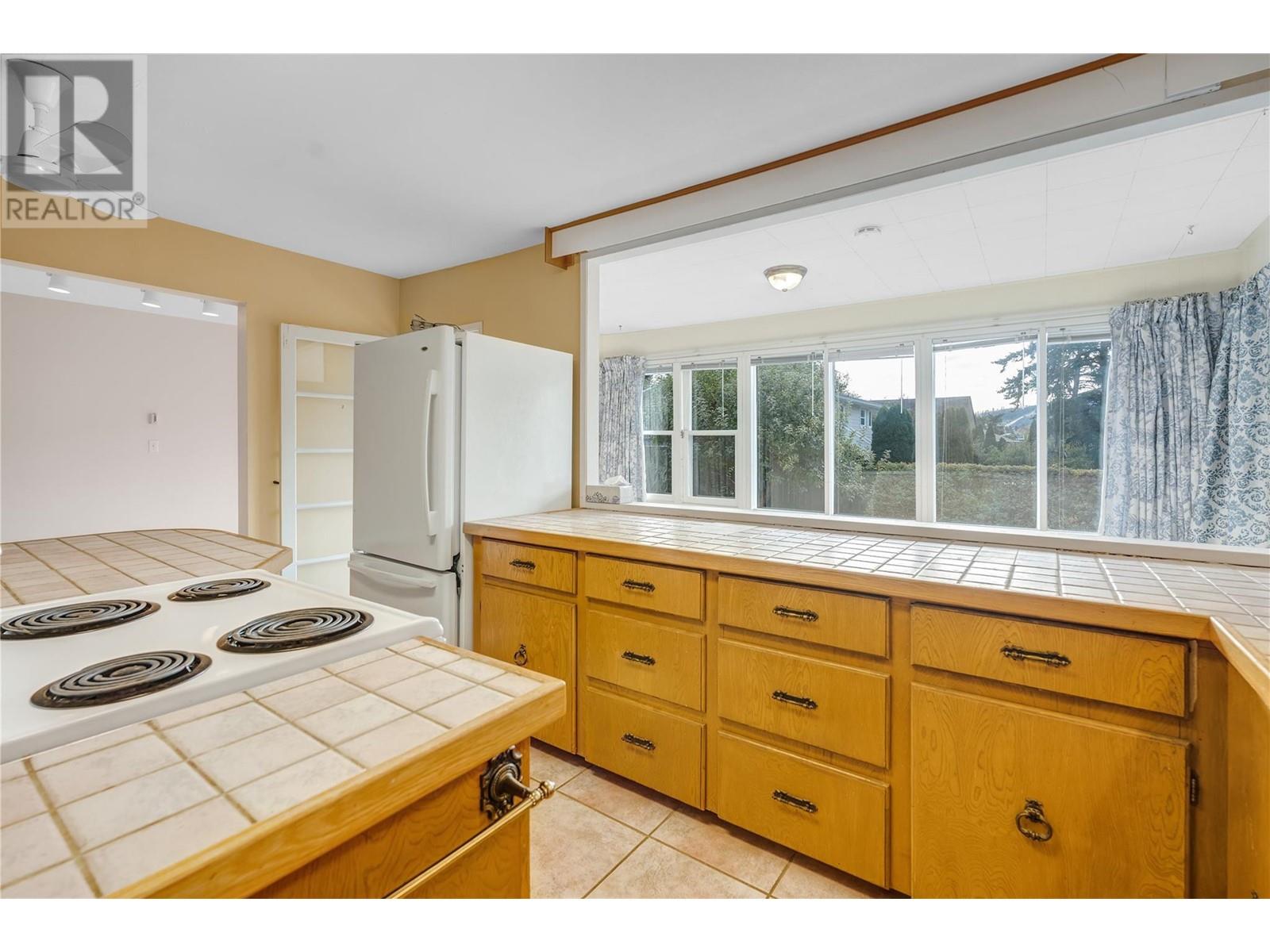 610 Vedette Drive, Penticton, British Columbia  V2A 7K8 - Photo 8 - 10327895