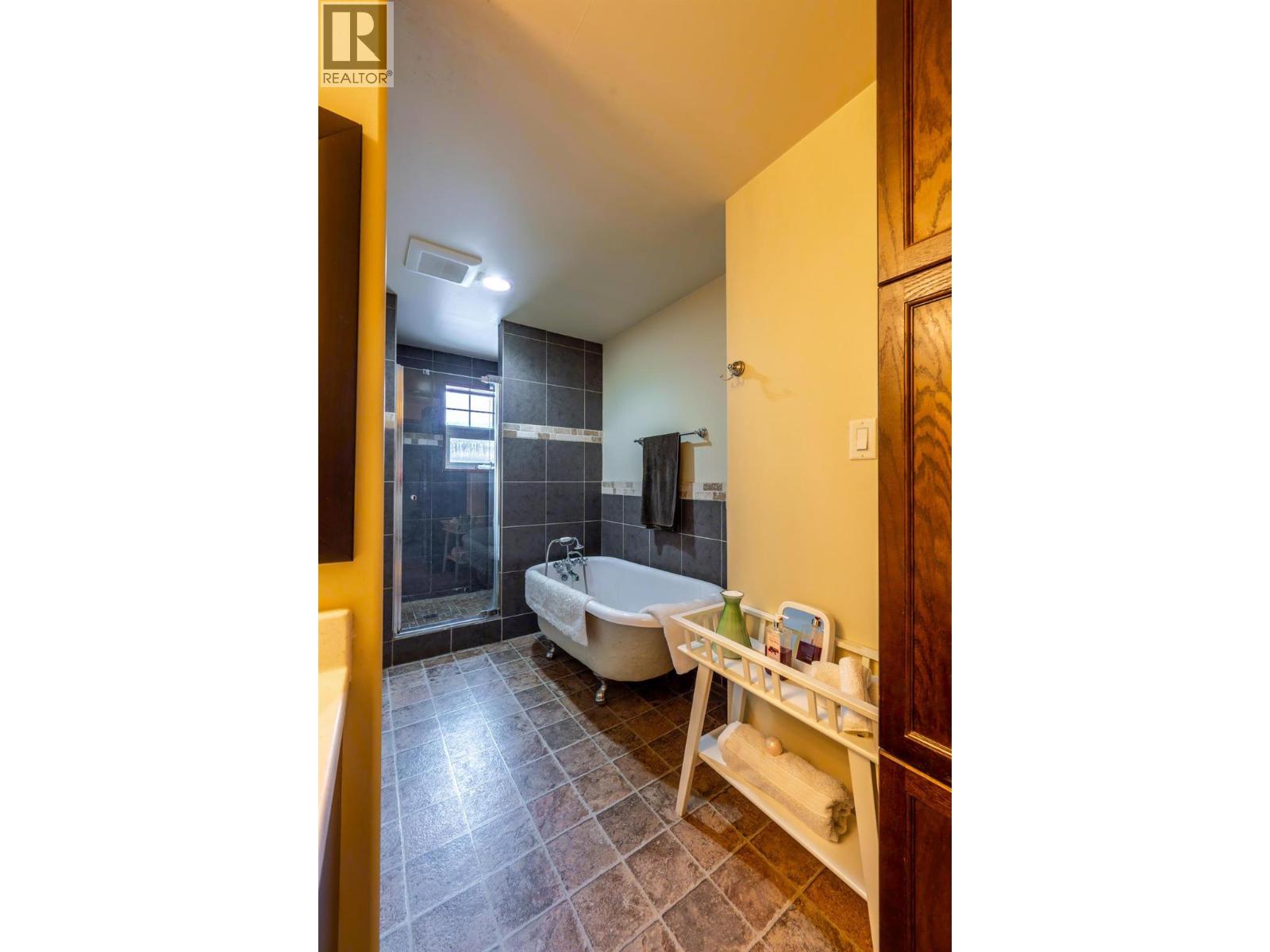 901 10th  S Avenue, Golden, British Columbia  V0A 1H0 - Photo 70 - 10329405