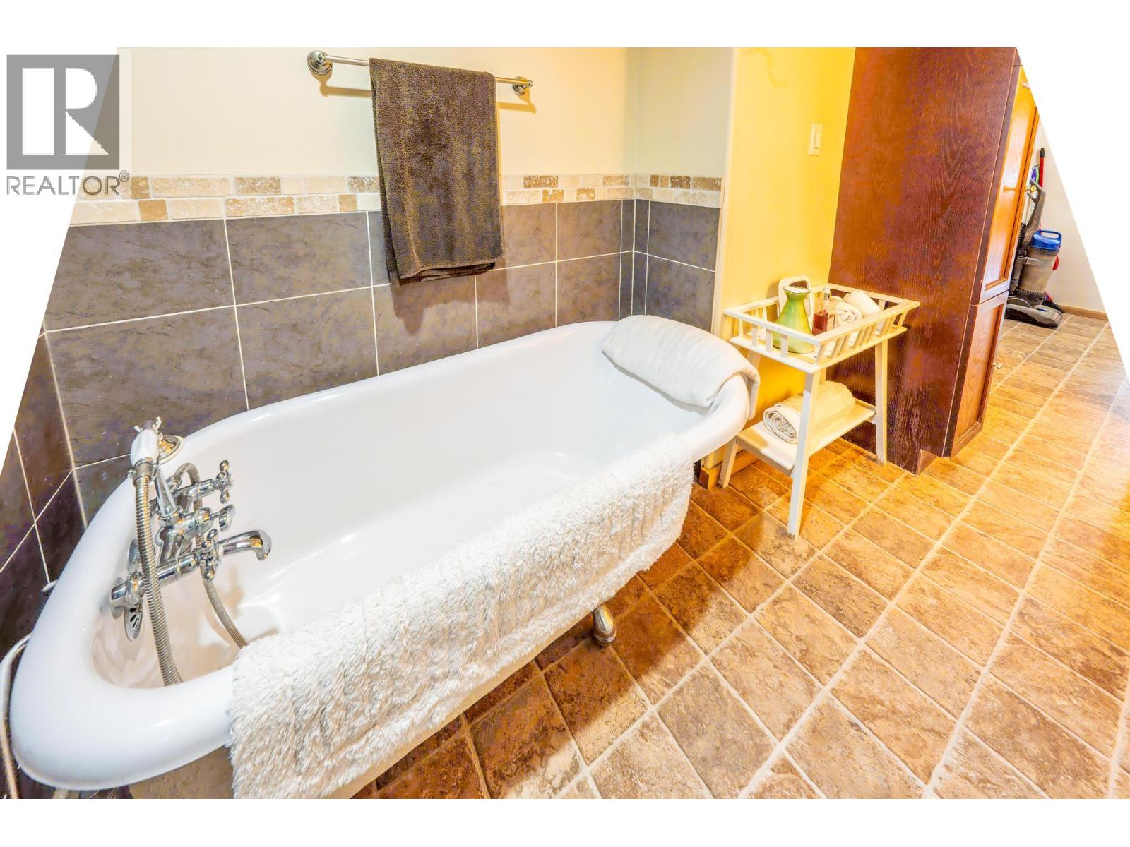 901 10th  S Avenue, Golden, British Columbia  V0A 1H0 - Photo 72 - 10329405