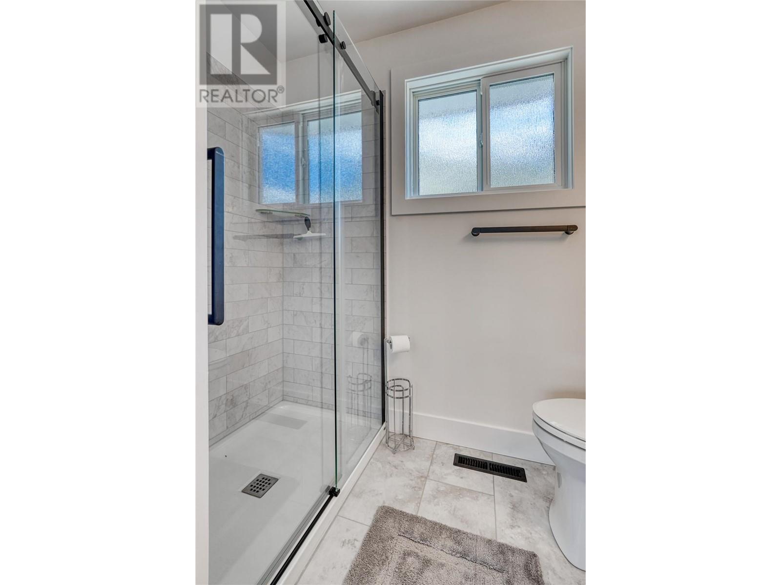 3951 Lakeside Road, Penticton, British Columbia  V2A 8W3 - Photo 16 - 10330420
