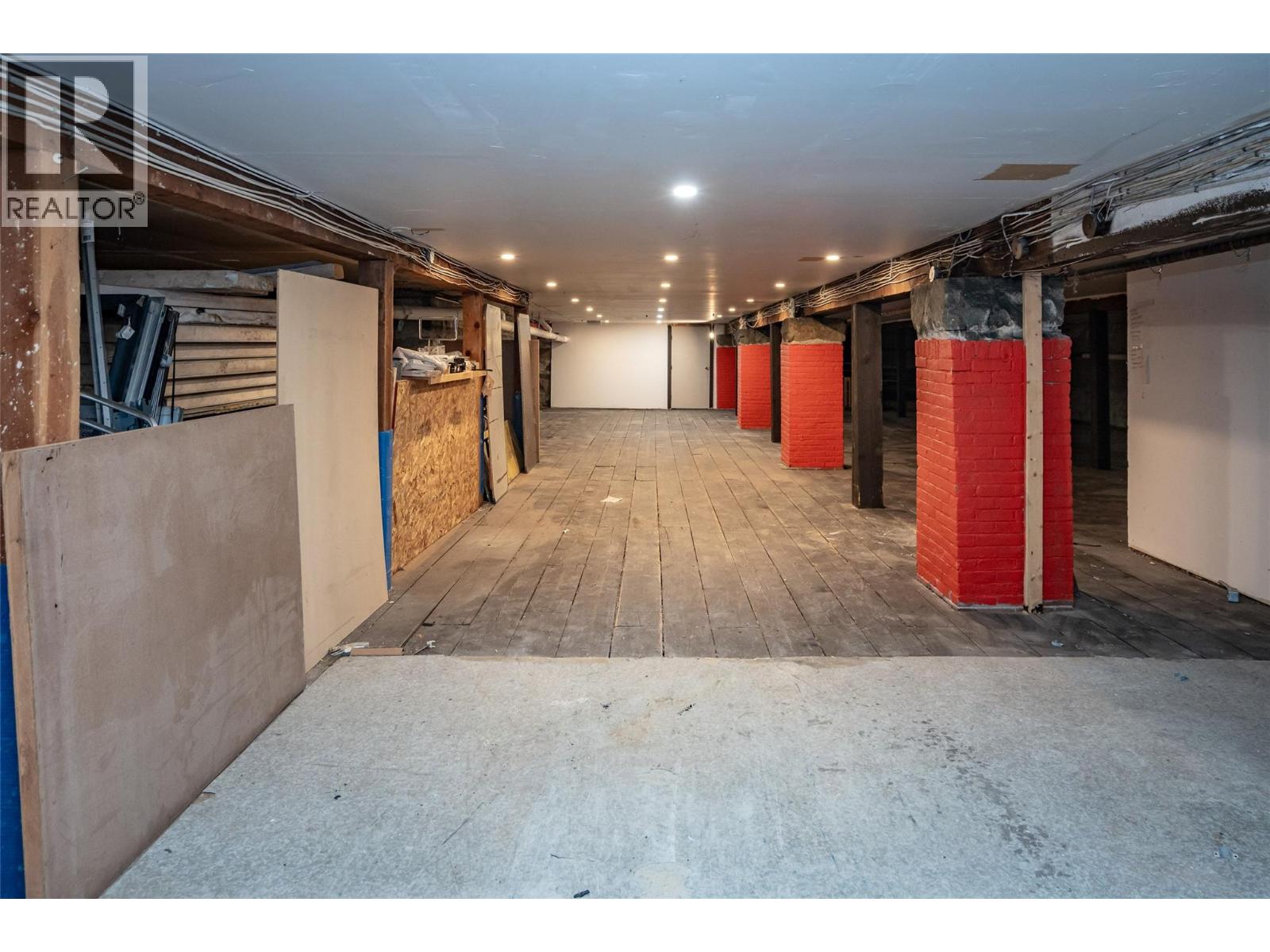 639 Baker Street, Nelson, British Columbia  V1L 4J3 - Photo 39 - 10330668