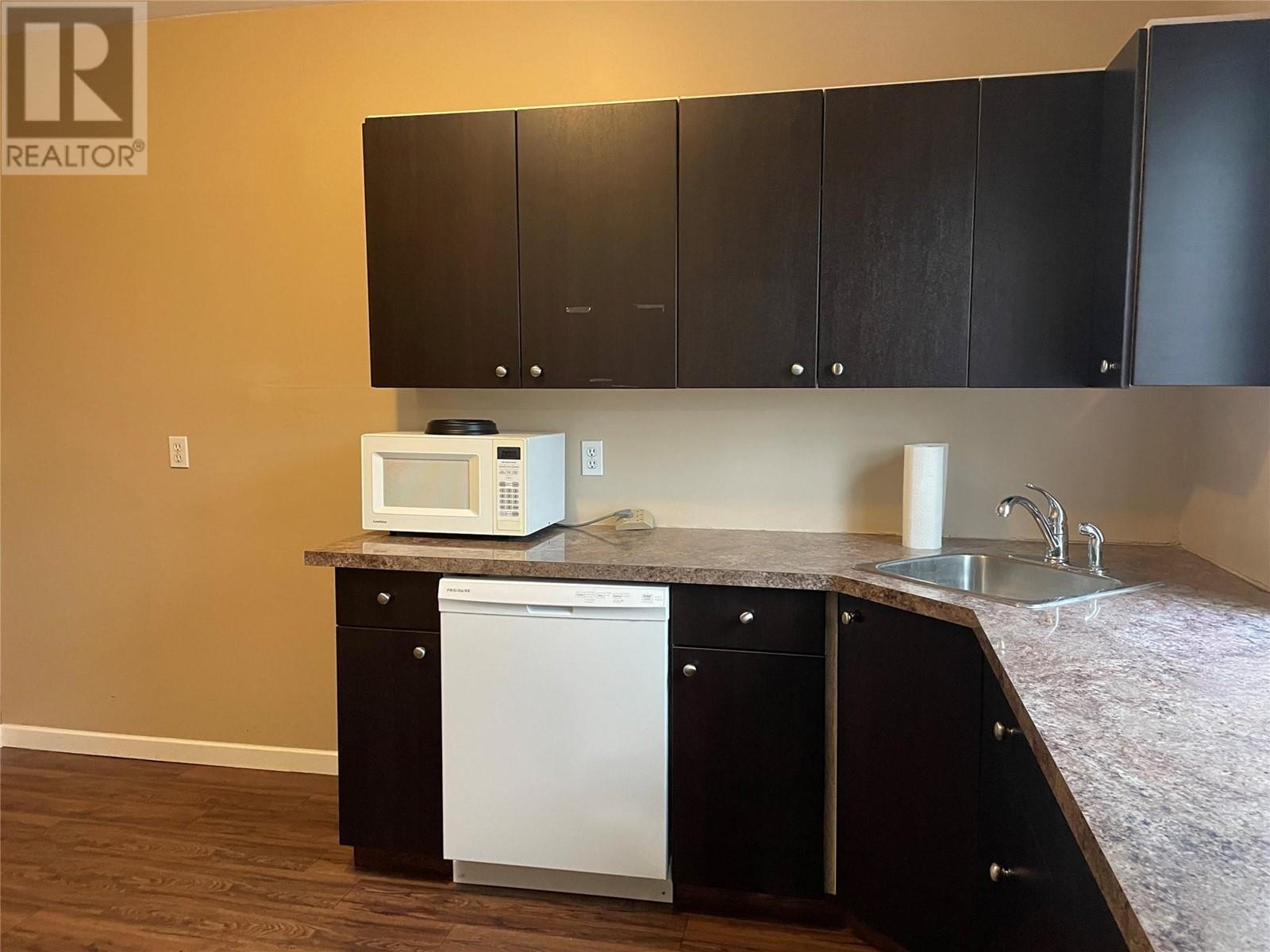 3202 32 Avenue, Vernon, British Columbia  V1T 2M5 - Photo 2 - 10330630