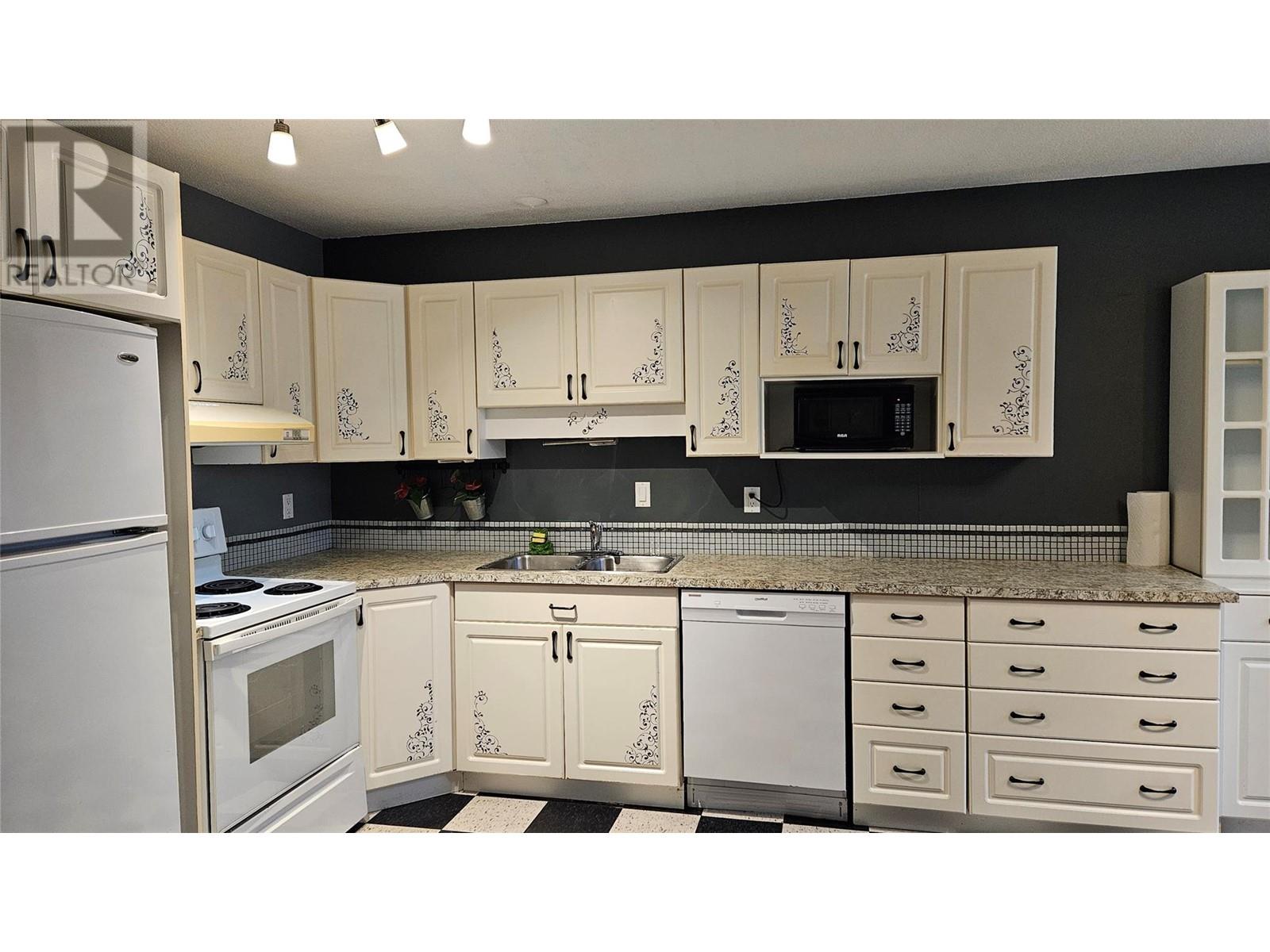 286 Green Avenue W Unit# 106, Penticton, British Columbia  V2A 3T2 - Photo 3 - 10331036