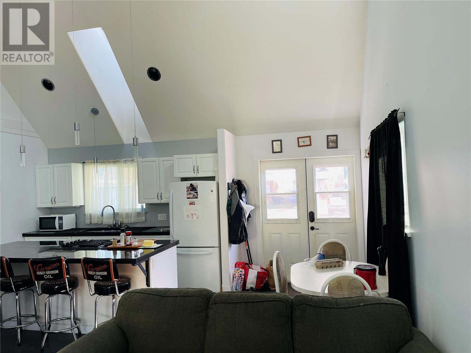 5763 Ponderosa Road, Falkland, British Columbia  V0E 1W0 - Photo 10 - 10331473