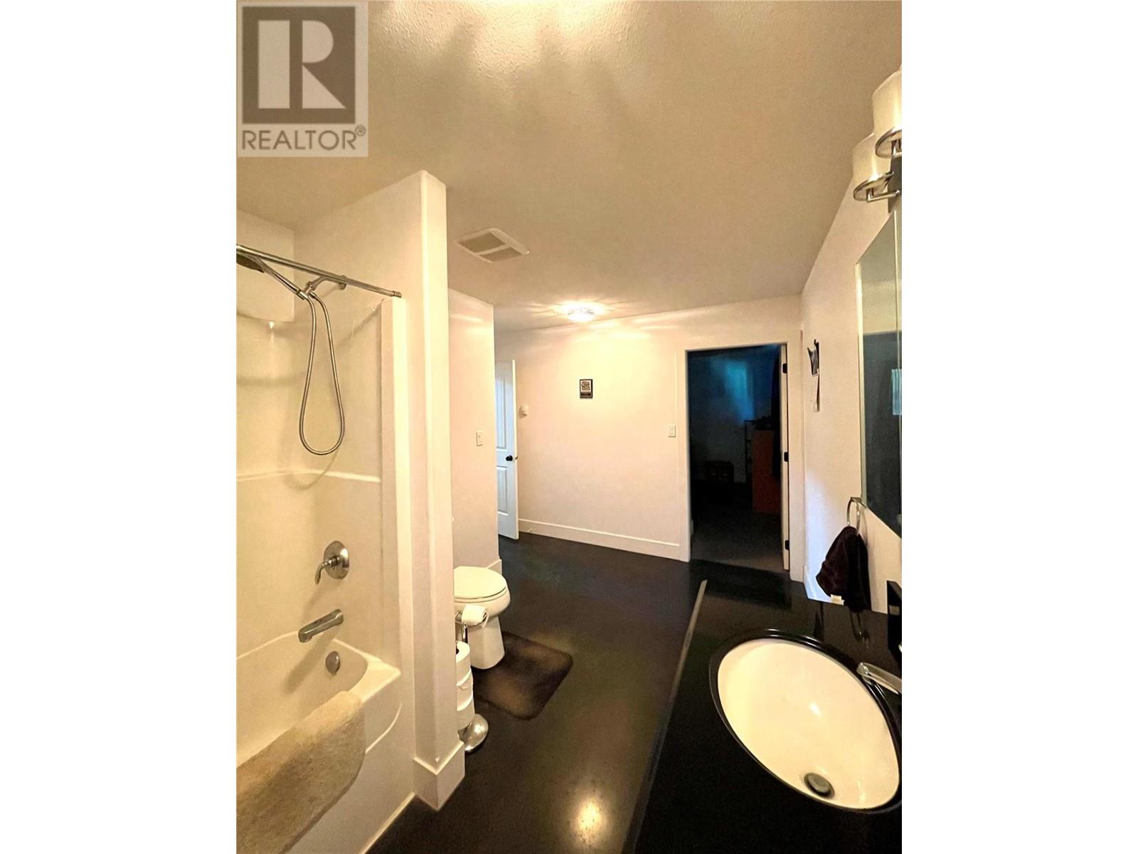 5763 Ponderosa Road, Falkland, British Columbia  V0E 1W0 - Photo 12 - 10331473