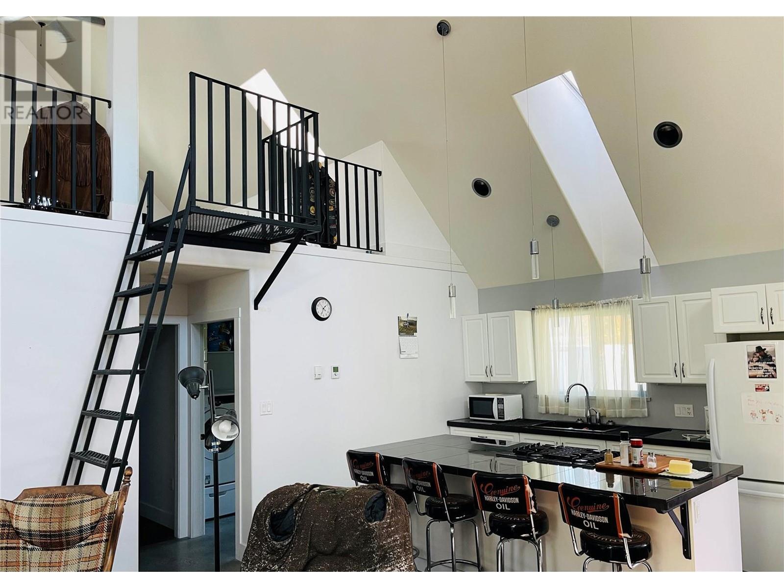 5763 Ponderosa Road, Falkland, British Columbia  V0E 1W0 - Photo 16 - 10331473