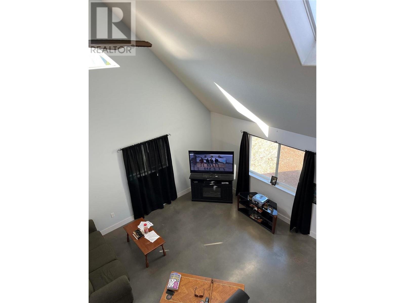 5763 Ponderosa Road, Falkland, British Columbia  V0E 1W0 - Photo 20 - 10331473