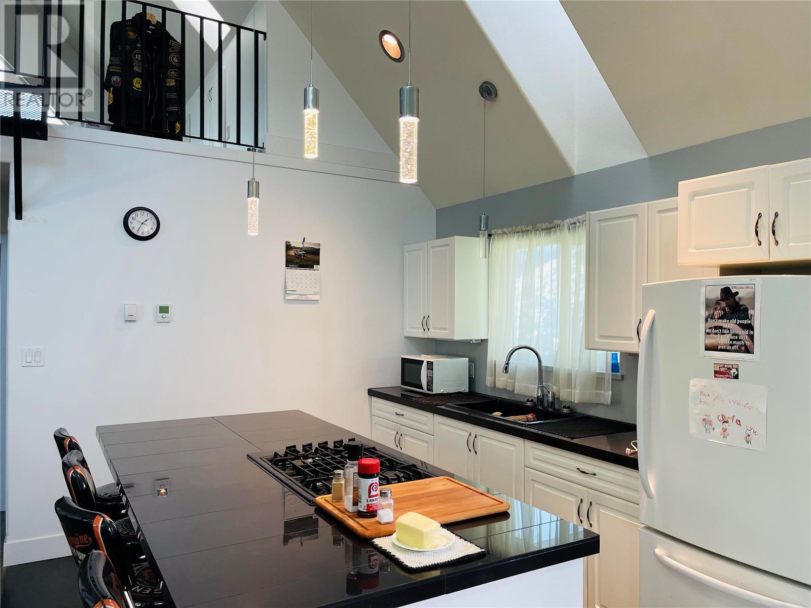 5763 Ponderosa Road, Falkland, British Columbia  V0E 1W0 - Photo 7 - 10331473