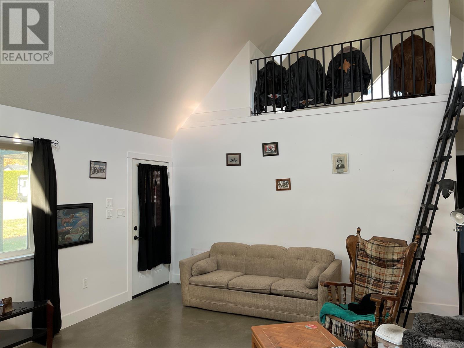 5763 Ponderosa Road, Falkland, British Columbia  V0E 1W0 - Photo 9 - 10331473