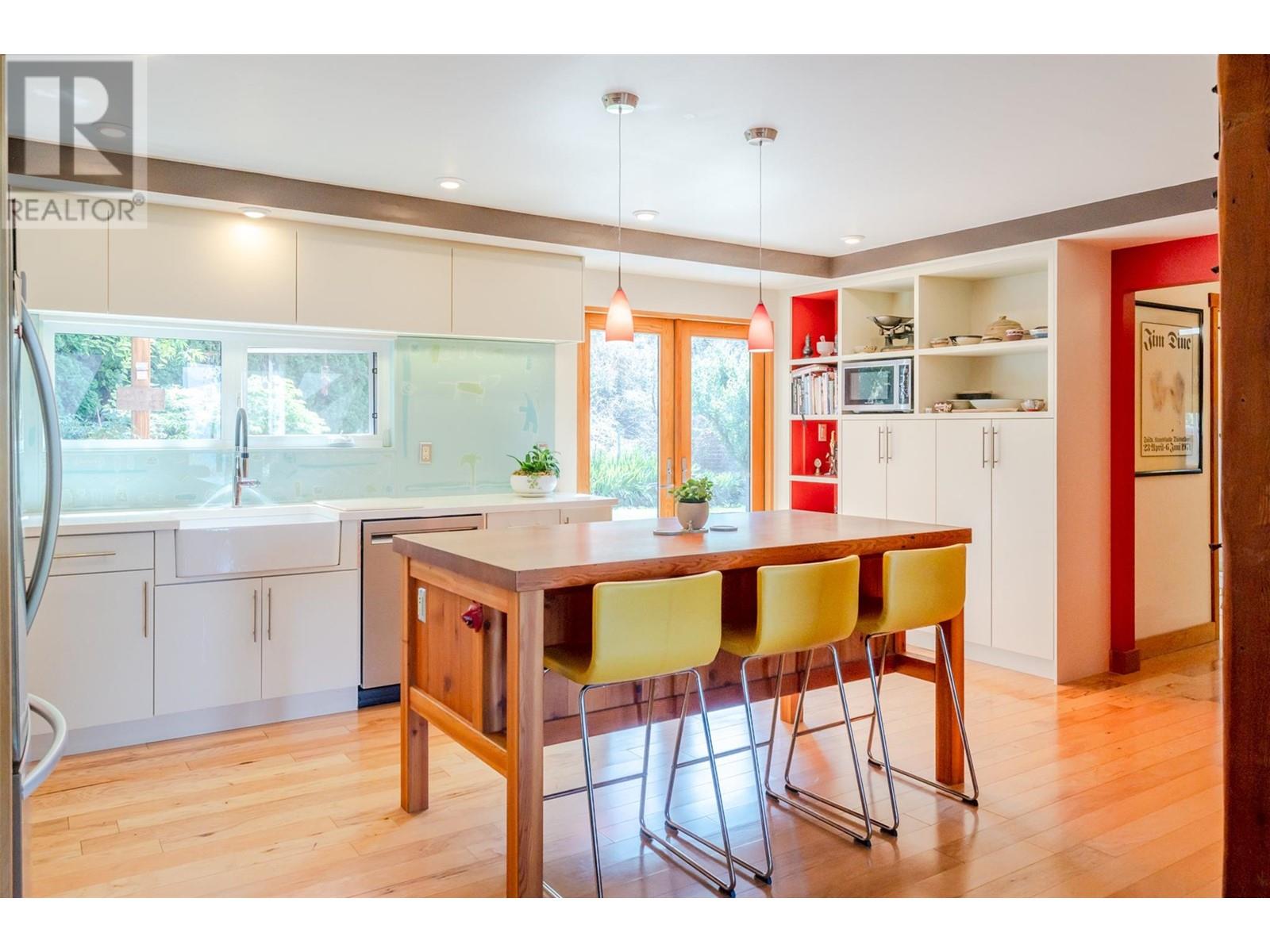 830 Three Mile Road, Penticton, British Columbia  V2A 8T7 - Photo 12 - 10331730