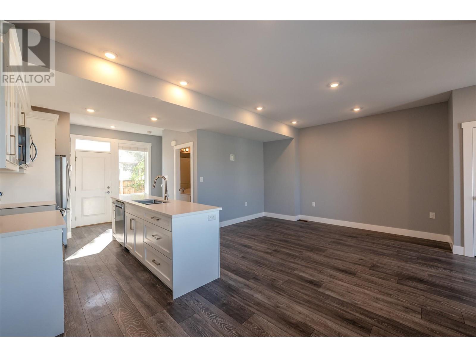 703 Forestbrook Drive Unit# 102, Penticton, British Columbia  V2A 2E6 - Photo 5 - 10333294