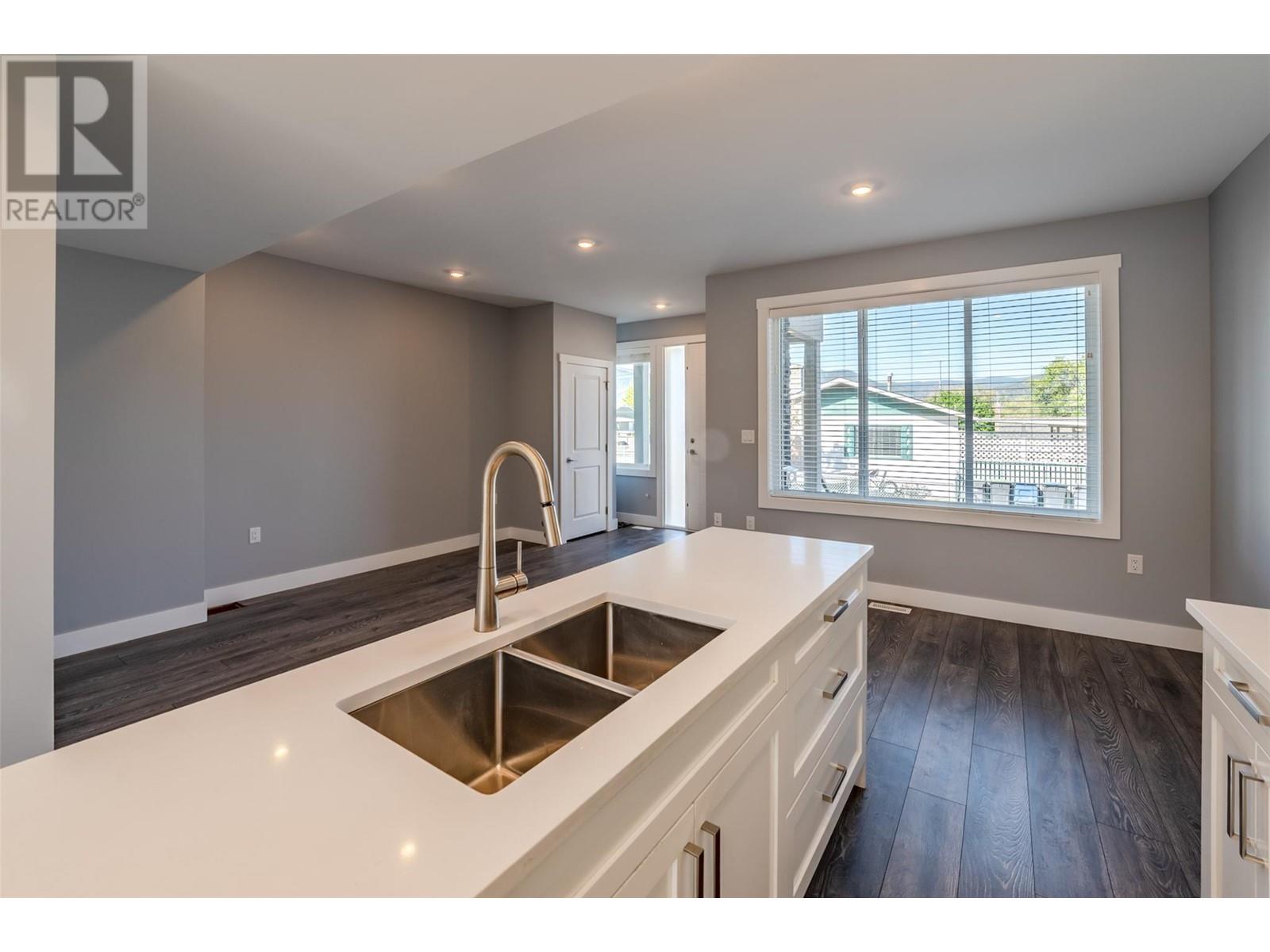 703 Forestbrook Drive Unit# 102, Penticton, British Columbia  V2A 2E6 - Photo 6 - 10333294