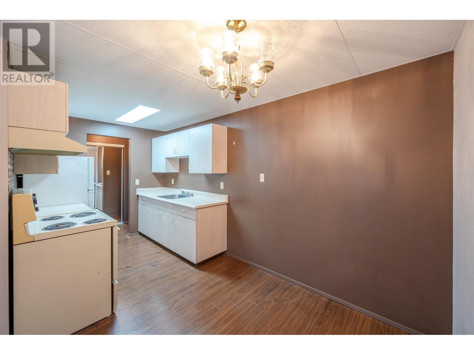 1410 Penticton Avenue Unit# 215, Penticton, British Columbia  V2A 2N5 - Photo 3 - 10333528