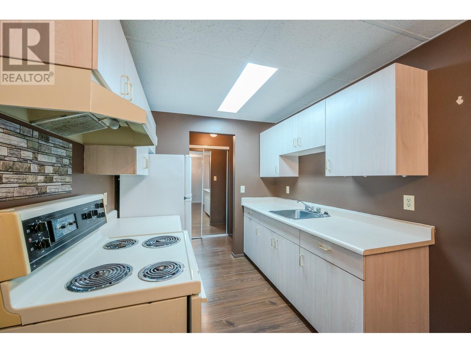 1410 Penticton Avenue Unit# 215, Penticton, British Columbia  V2A 2N5 - Photo 4 - 10333528