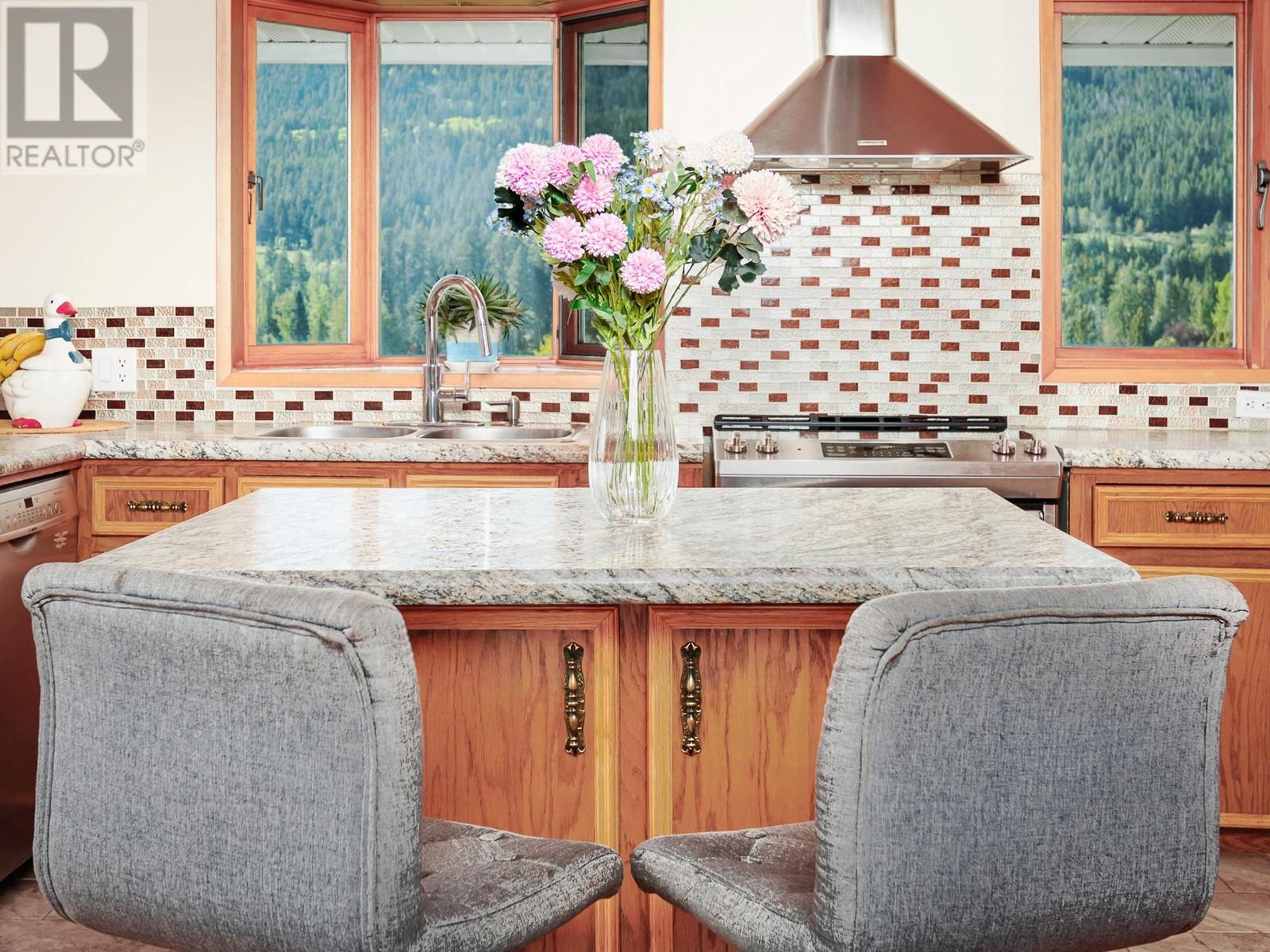 208 36 Avenue N, Erickson, British Columbia  V0B 1G1 - Photo 4 - 10333611