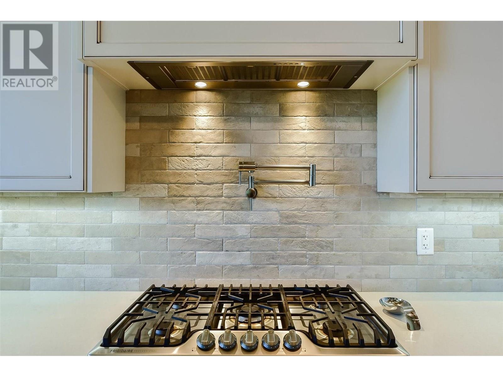 3672 Luxmoore Road, Kelowna, British Columbia  V1W 4C7 - Photo 11 - 10333671