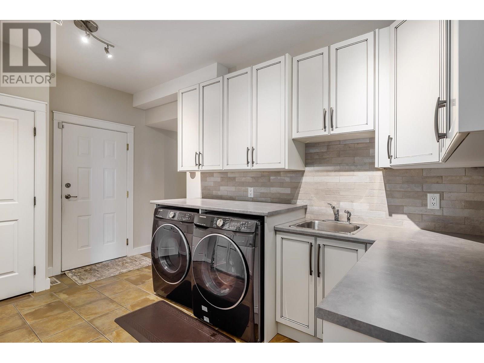 3672 Luxmoore Road, Kelowna, British Columbia  V1W 4C7 - Photo 29 - 10333671