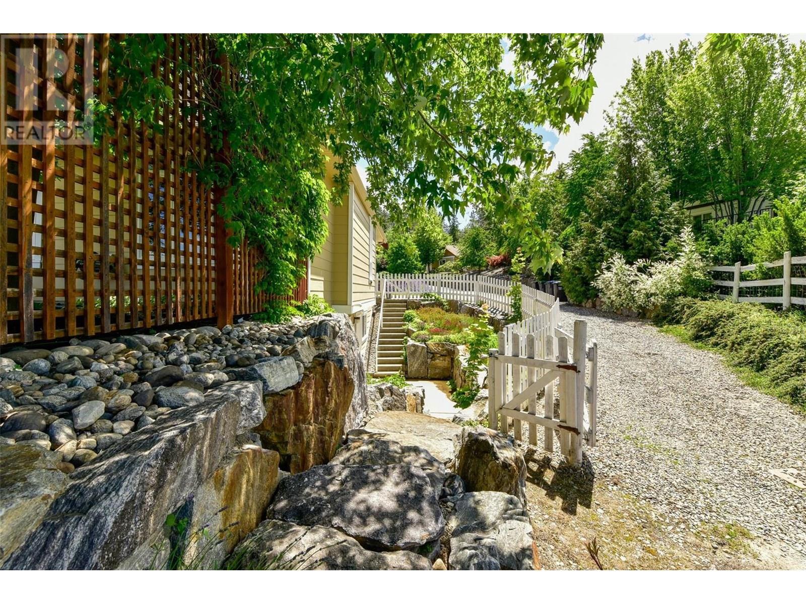 3672 Luxmoore Road, Kelowna, British Columbia  V1W 4C7 - Photo 35 - 10333671