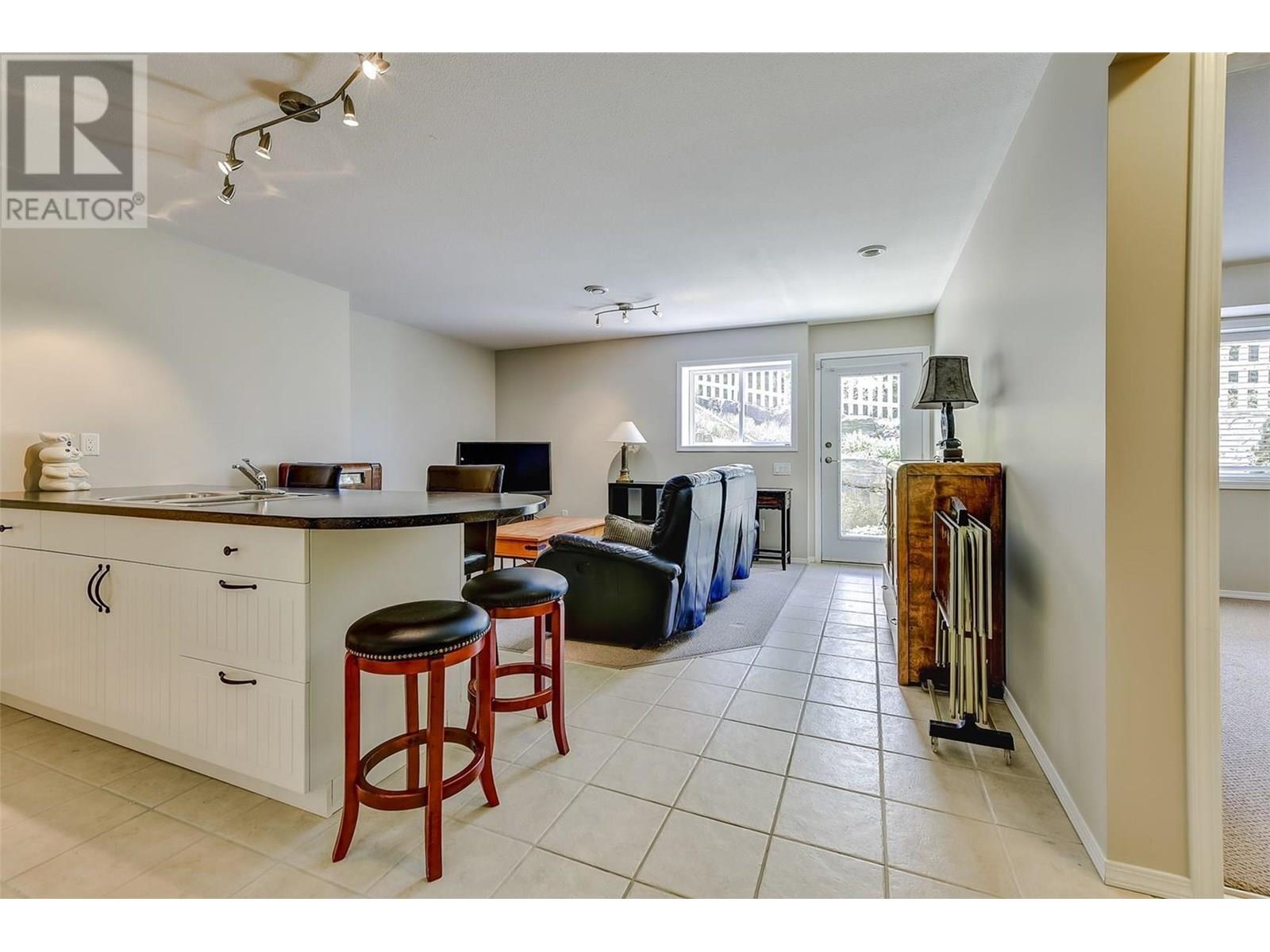 3672 Luxmoore Road, Kelowna, British Columbia  V1W 4C7 - Photo 36 - 10333671