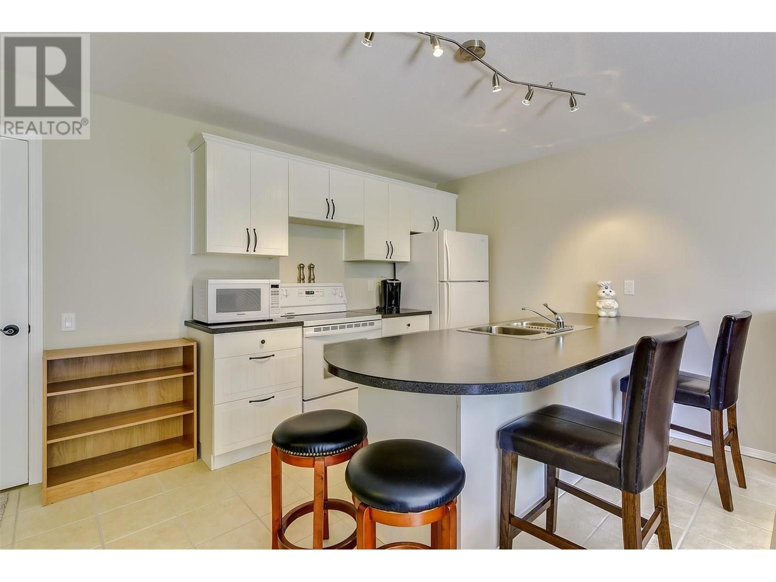 3672 Luxmoore Road, Kelowna, British Columbia  V1W 4C7 - Photo 39 - 10333671