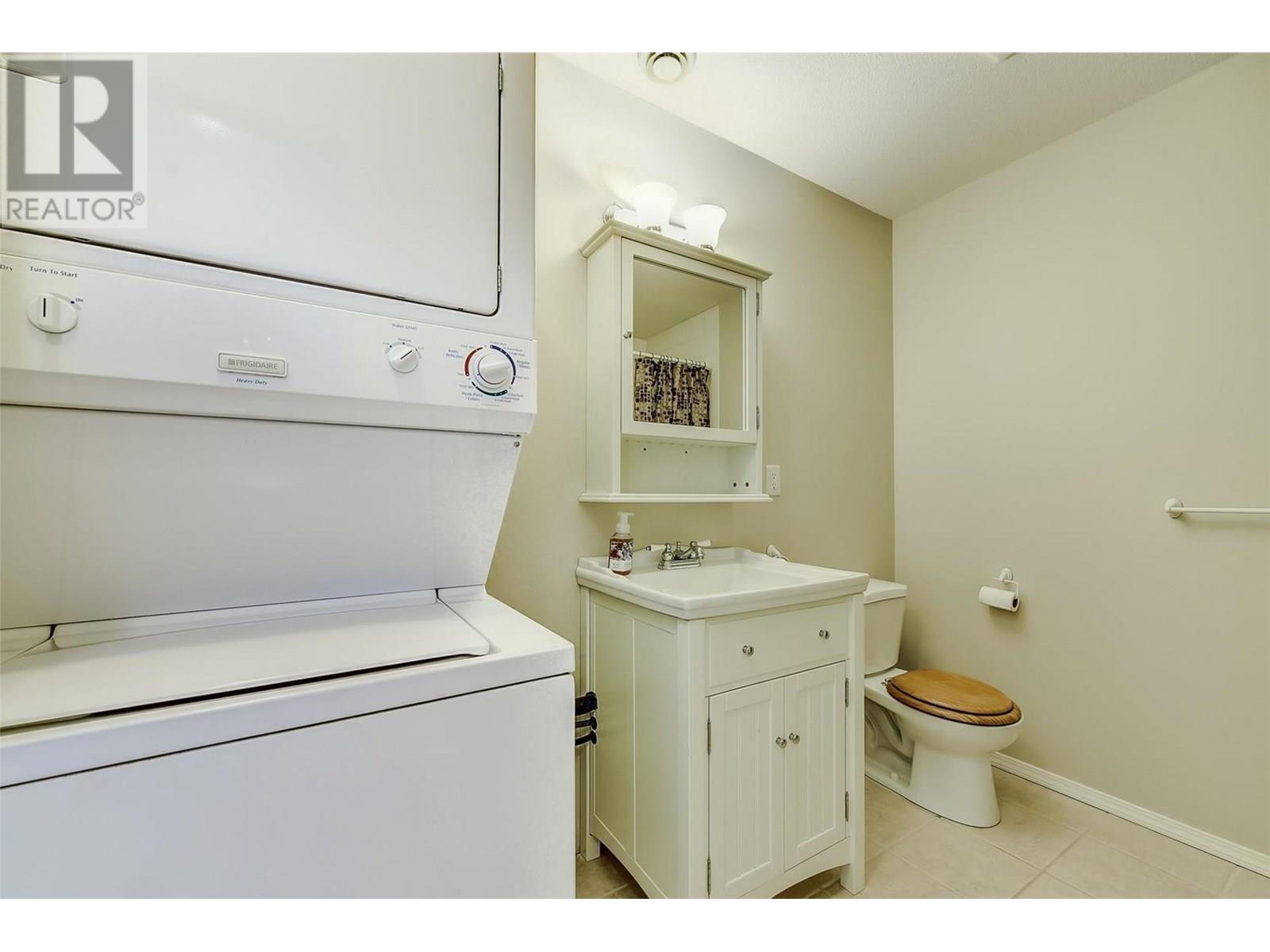 3672 Luxmoore Road, Kelowna, British Columbia  V1W 4C7 - Photo 42 - 10333671