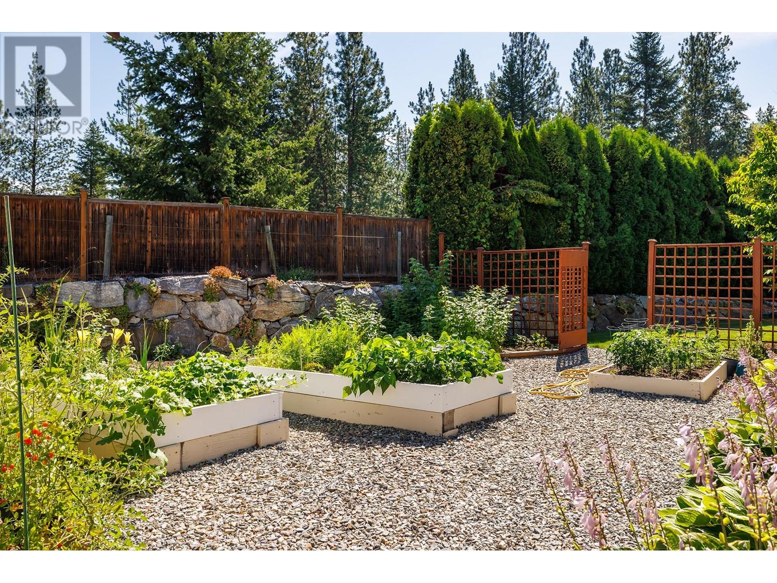 3672 Luxmoore Road, Kelowna, British Columbia  V1W 4C7 - Photo 58 - 10333671