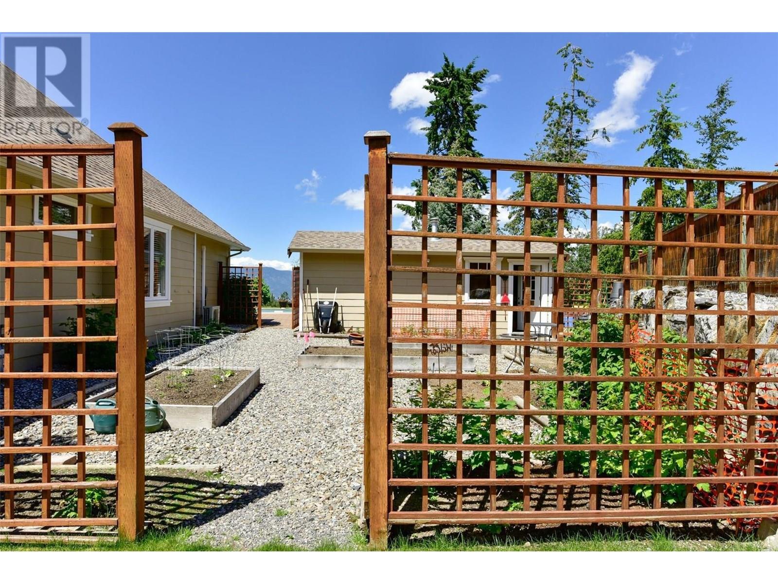 3672 Luxmoore Road, Kelowna, British Columbia  V1W 4C7 - Photo 60 - 10333671