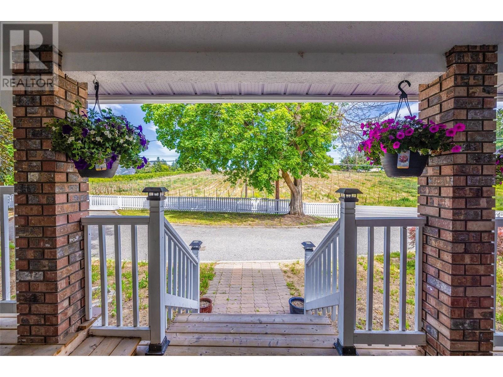 3299 Mcculloch Road, Kelowna, British Columbia  V1W 4G5 - Photo 3 - 10333686