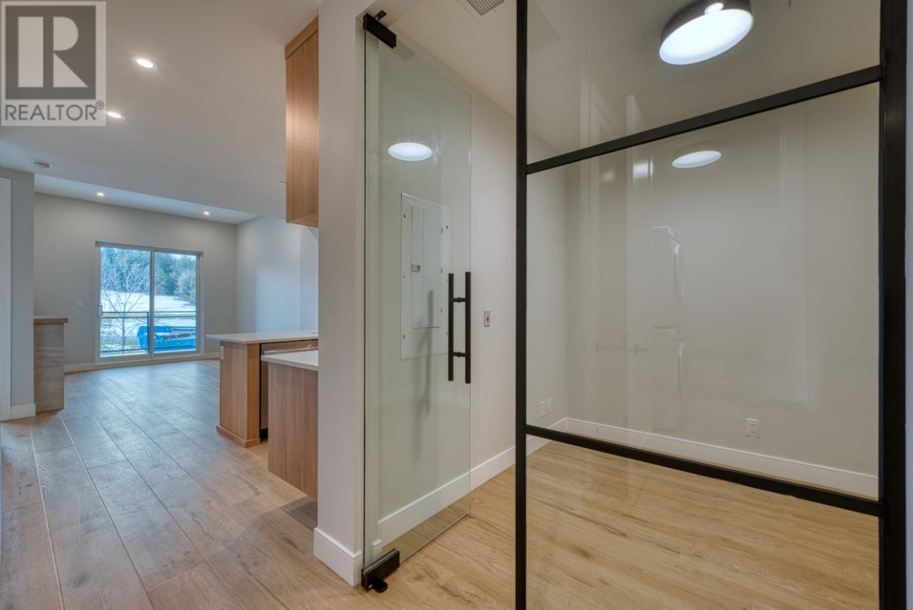 75 Predator Ridge Drive Unit# 208, Vernon, British Columbia  V1H 1G4 - Photo 4 - 10334087